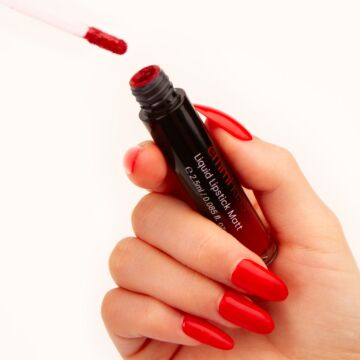 emmi KISS Liquid Lipstick Matt "emmi red" (rouge emmi)